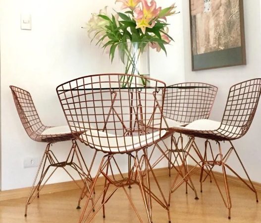 Funcionalidade e design: a beleza das cadeiras bertoia