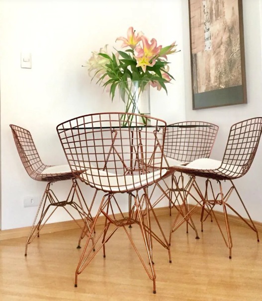 Funcionalidade e design: a beleza das cadeiras bertoia