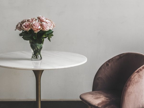 Mesas de centro oval: estilo saarinen que transforma o ambiente